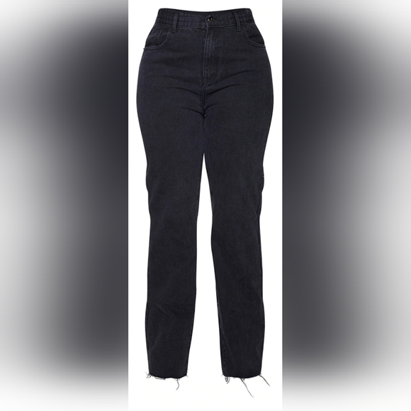 PrettyLittleThing Long Leg Straight Jeans with Distressed Hem in black - Picture 1 of 12
